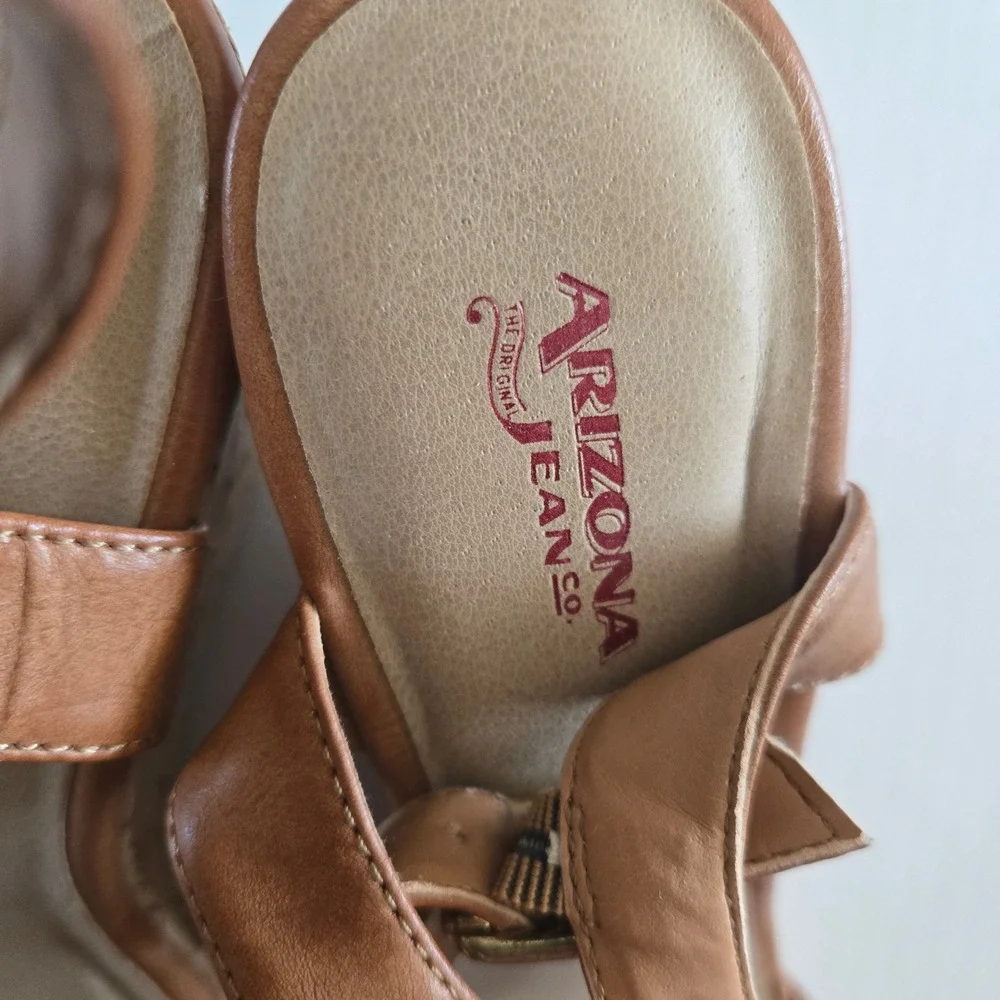 Arizona Jean Co‎ Tan Faux Leather Beaded Wedge Sandals Women Size 9